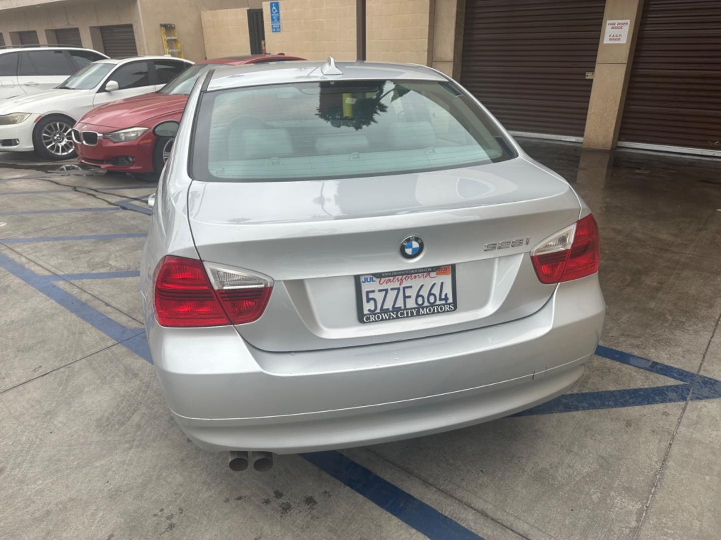 2007 Silver Metallic /Gray BMW 3-Series Leather (WBAVC53597F) with an 6 cylinder engine, Automatic transmission, located at 30 S. Berkeley Avenue, Pasadena, CA, 91107, (626) 248-7567, 34.145447, -118.109398 - "Discover Unmatched Value: 2007 BMW 328i at Our Pasadena Dealership" Are you in the market for a pre-owned vehicle that blends luxury, performance, and affordability seamlessly? Look no further than our esteemed dealership in Pasadena, CA, where we present to you the exquisite 2007 BMW 328i. Wit - Photo#3